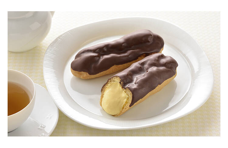 たっぷりチョコでコーティングされたエクレア