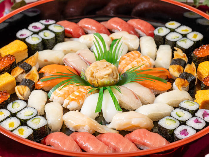 中トロ入り！上握り寿司＆洋風オードブル＆デザート2種付き