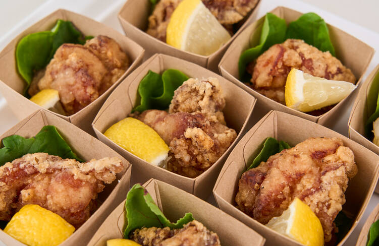 サーカス特製鶏もも肉のジューシー唐揚げ