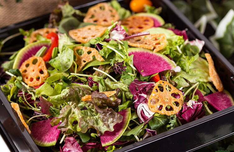 新鮮野菜の健康サラダ