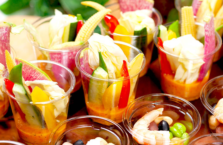 2種のソースで楽しむ横浜野菜を含んだ彩りスティックサラダ