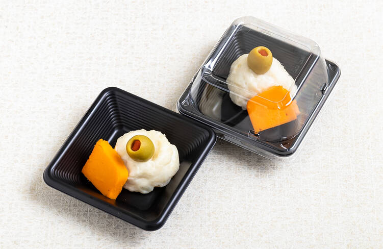 トリュフ風味のポテトサラダとニンジンのムース
