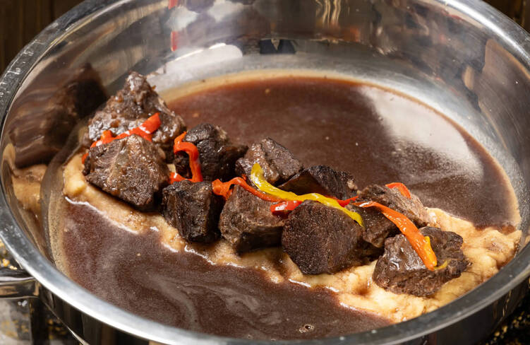 【温製】5時間煮込んだスプーンで食べれる牛ほほ肉のしっとり煮込み～赤ワインクリームソースで～