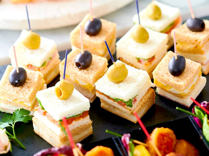 【Moe】２枚まとめ買い エッフェル塔・凱旋門カナッペプレート Moe様専用】2枚まとめ買い エッフェル塔・凱旋門カナッペプレート