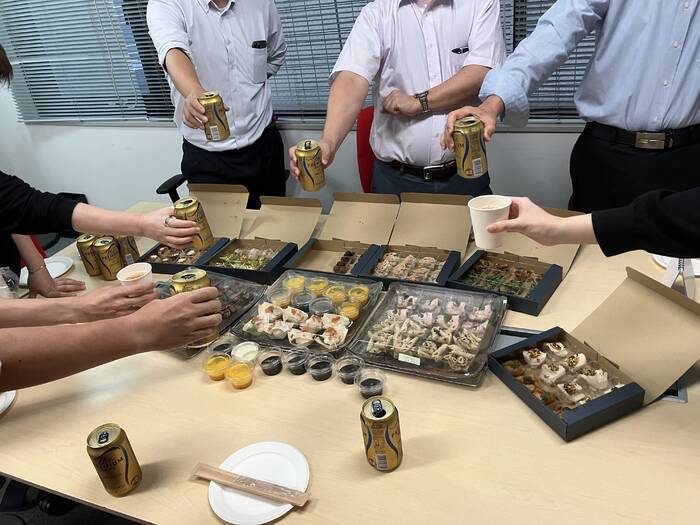 予算3,000円x8名で開催しました。
