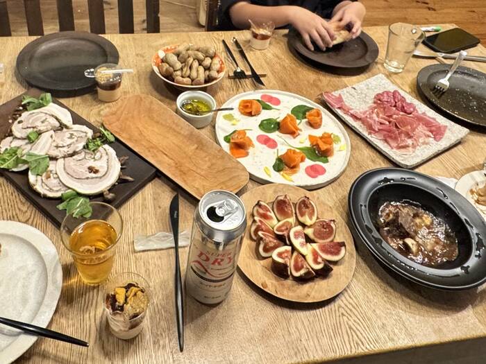 個別盛りの前菜は器に盛り替えました。ゴージャス!