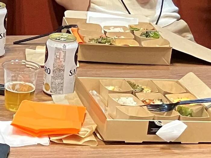 フォークやナプキンもセットになっていてとても便利でした!