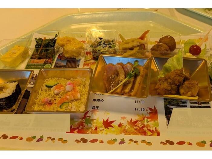 トレーに乗せて頂きました。