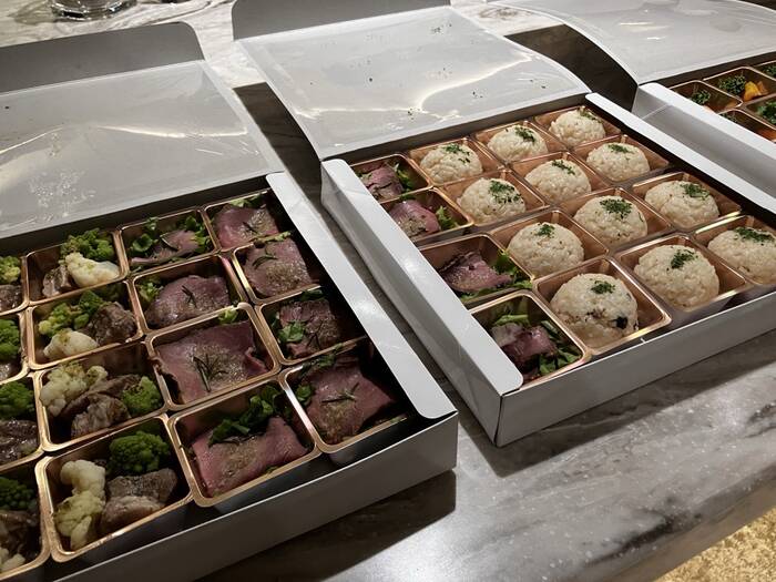 右がきのこリゾット