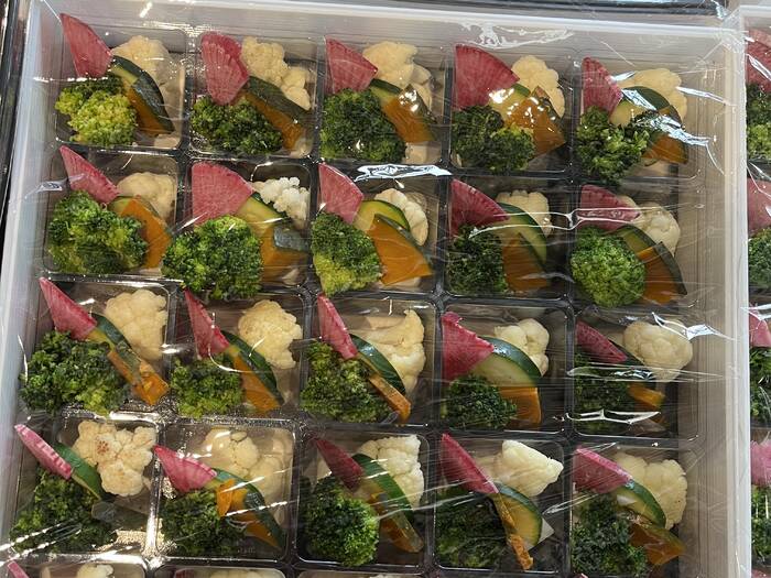 食べやすいサイズに分かれていて並べるだけ!