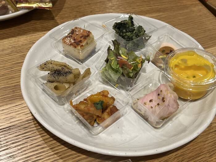 お皿はレンタルスペースの物を利用