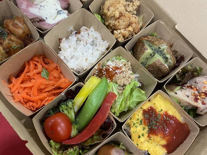 ローストビーフに鶏の唐揚げ、海老にウインナーなど大満足!