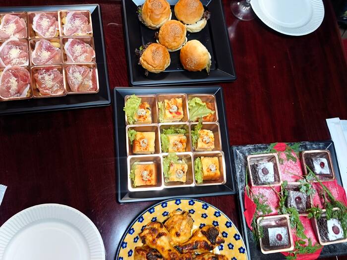 こちらのセットにプラスチキン