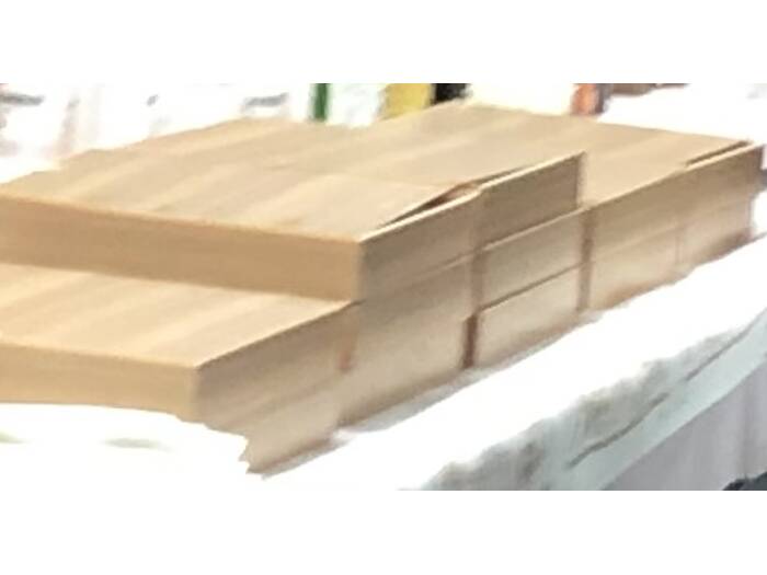 この様な形でしっかり溢れない様に、崩れない様に段ボール配達され、中に小分けになってお料理が入っています。