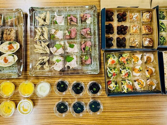 和の大皿風のプラスチック皿が素敵