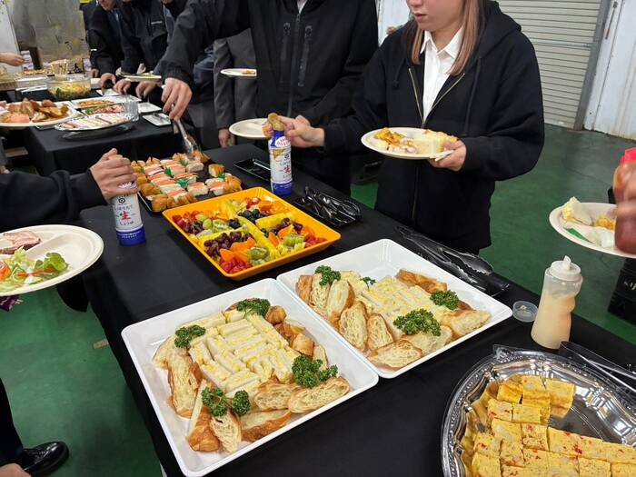 お料理を取る様子