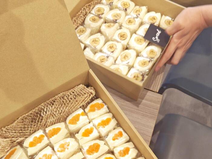 イベント準備中、商品を開封した写真になります。