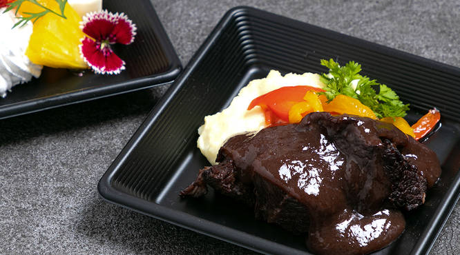 スペシャリテの牛ほほ肉の煮込み