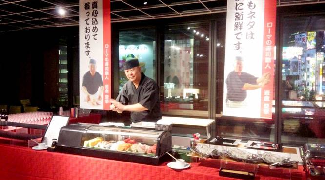 当店の強みである寿司職人が握る現場。握りたてをご賞味あれ！
