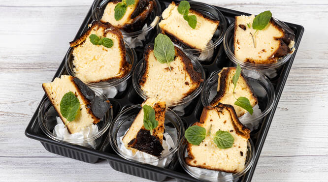 人気の自家製バスク風チーズケーキ