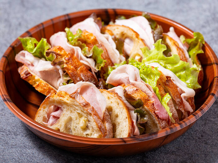 Occi｜こだわり肉と自家製パンの本格フレンチ - シェフコレ