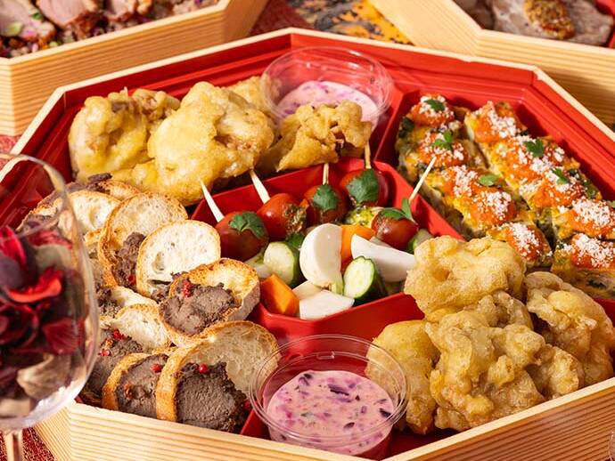 友達やご家族が集まるお食事に最適なレノックスのキャセロールで豪華な食卓間違いなし 和洋Tiamo067｜和と洋が奏でるご褒美オードブル - シェフコレ