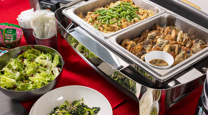 温かいお料理で会場を盛り上げます♪