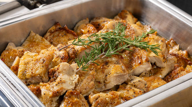 人気のチキンも◎