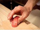一貫一貫職人が丁寧に握るお寿司