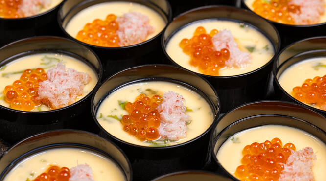名古屋コーチンの卵でつくる 蟹といくらの茶碗蒸し