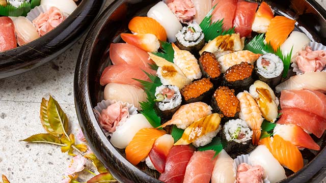 陶器皿で提供！選べる温製と冷製料理