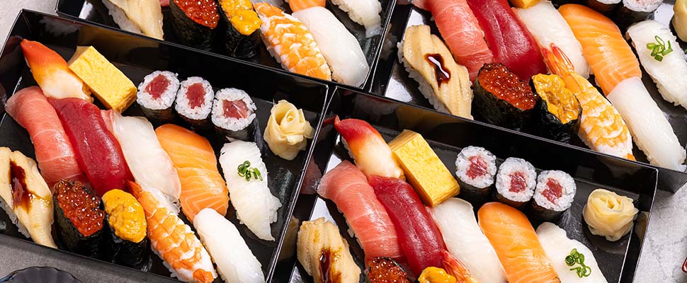 お届けの瞬間が&ldquo;最も美味しい&rdquo;ように、ふんわりと柔らかめに握る匠の技