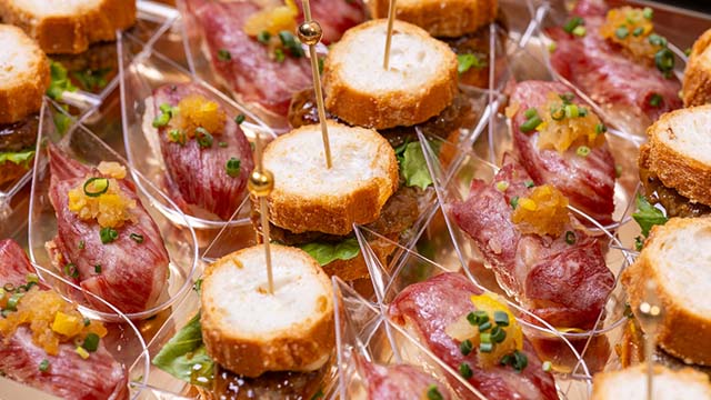 肉の旨みを堪能できる贅沢ラインナップ