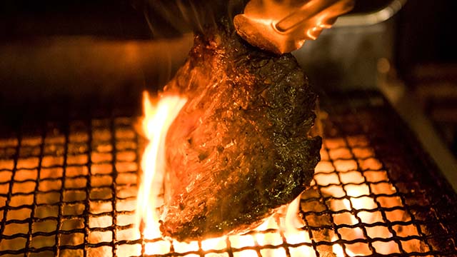 じゅわっと旨味を感じるお肉料理