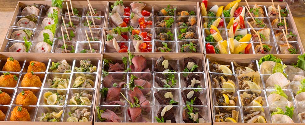 野菜は契約農家から、お肉も厳選素材