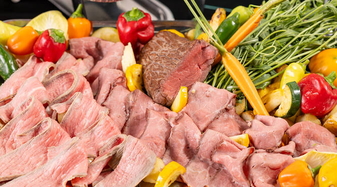 ローストビーフはカットLiveも選択可