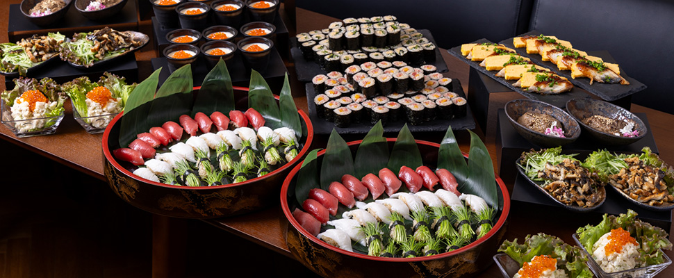 ネオン煌めく隠れ家が創る、COZYな社交空間