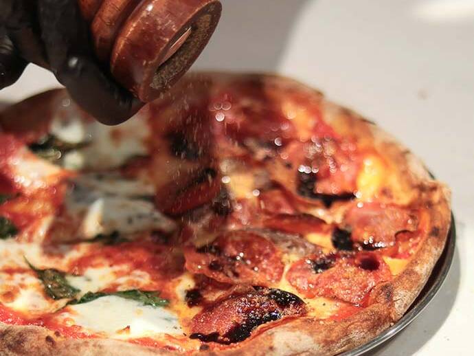 CRAZY PIZZA｜有名シェフが手がける美食ピザ - シェフコレ