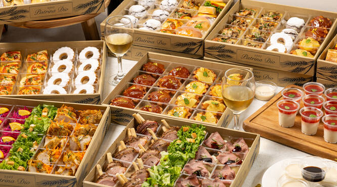 並べるだけでパーティ気分を味わえる華やかなお料理が特徴です