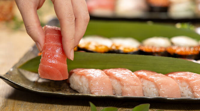 豊洲直送の鮮魚握る鮨をお届けします