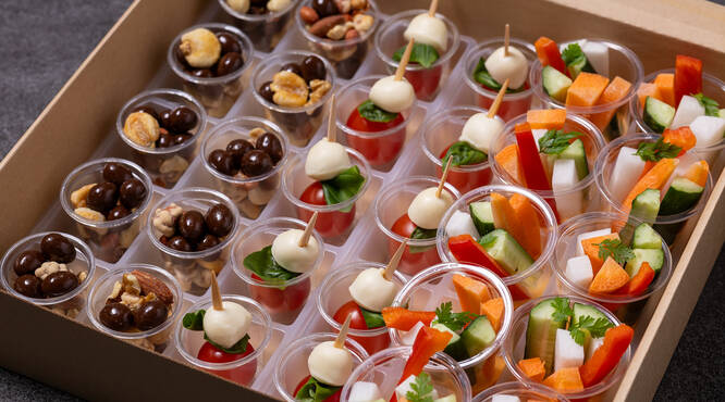 箱で並べてテーブルを華やかに