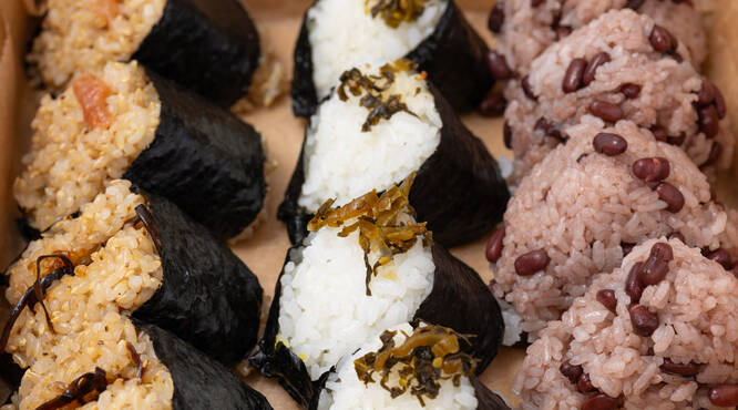 玄米・白米・赤飯　3種のお米が楽しめる