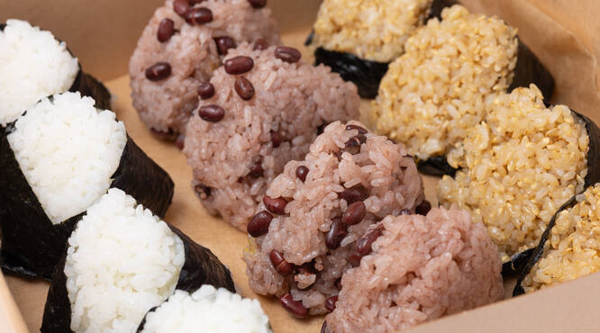 シンプルな「塩むすび」でお米本来の味を堪能