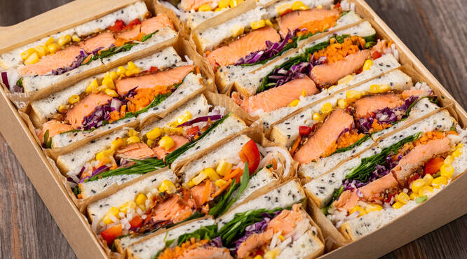 SOMY'S WITCHイチオシ！ザクザクゴマ醤油サーモンサンド