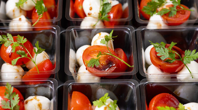 華やかな盛り付けで、お料理を並べるだけでパーティ気分を味わえます