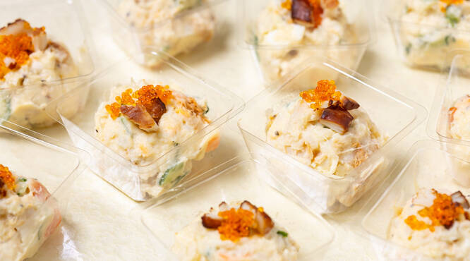 お店で人気の自家製ほたて燻製のいぶりがっこポテトサラダ