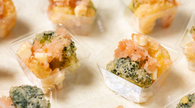 鬼おろしでさっぱりの海老天とブロッコリー天