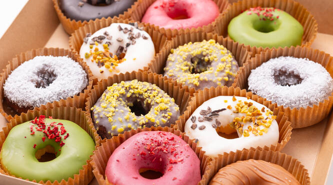 最大7種でお届けするスイーツドーナツ