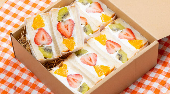 贅沢フルーツ&hellip;！「季節のミックスフルーツサンド」