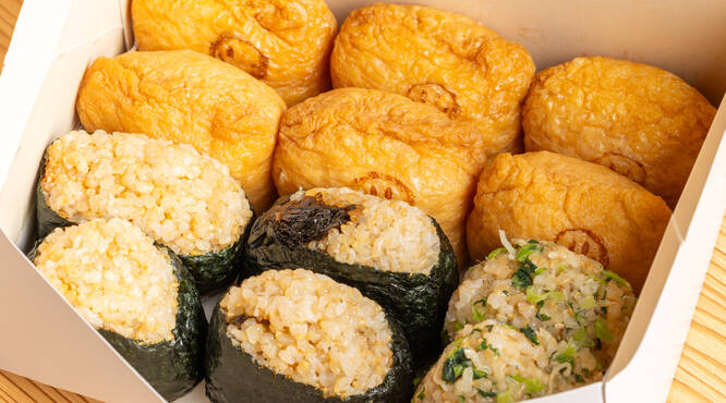 おいなりさんとおにぎりの組み合わせも